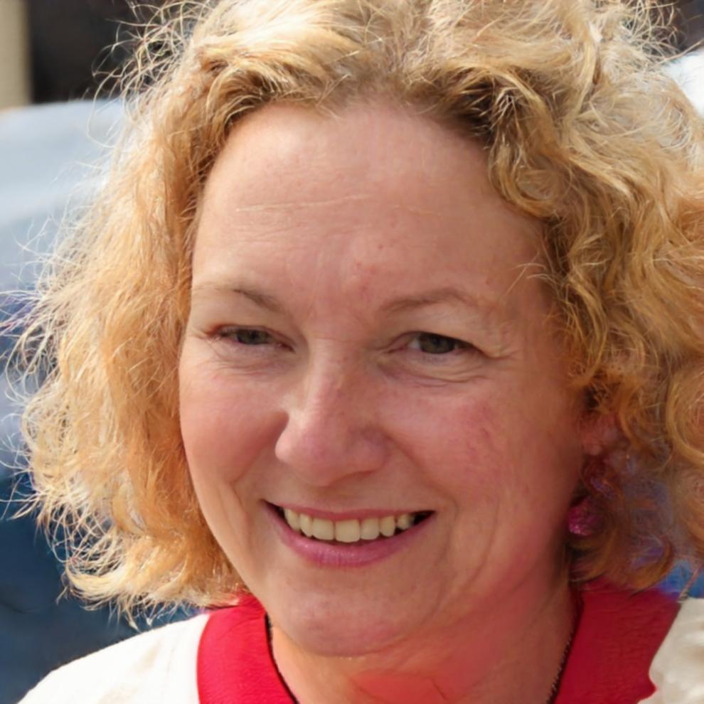 Portrait professionnel de Zoé Lambert, experte en communication financière